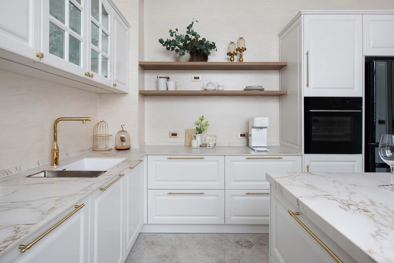 純白交響詩：帝通石中島的現代宅邸