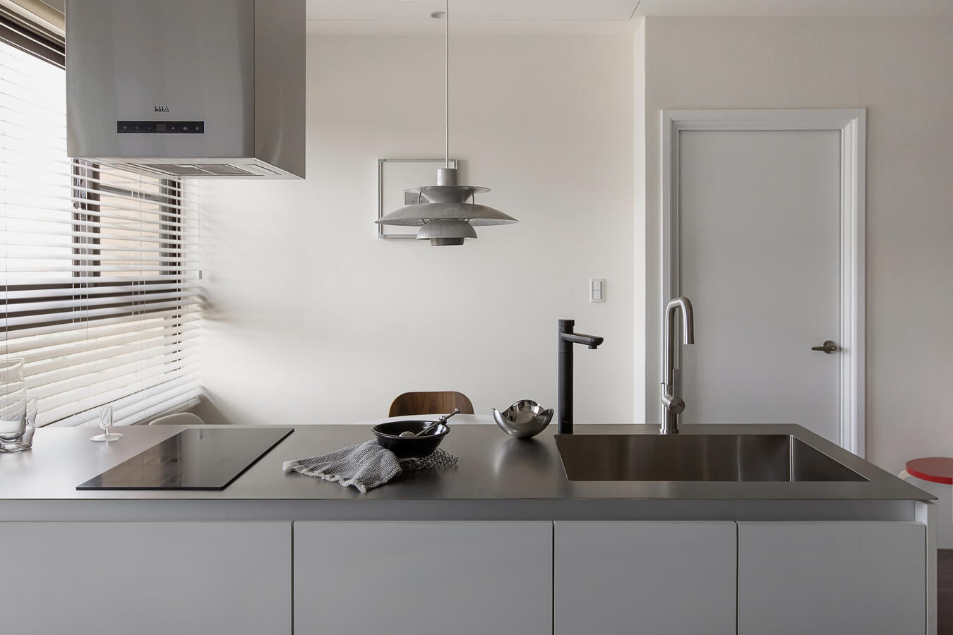 純白交響詩：帝通石中島的現代宅邸