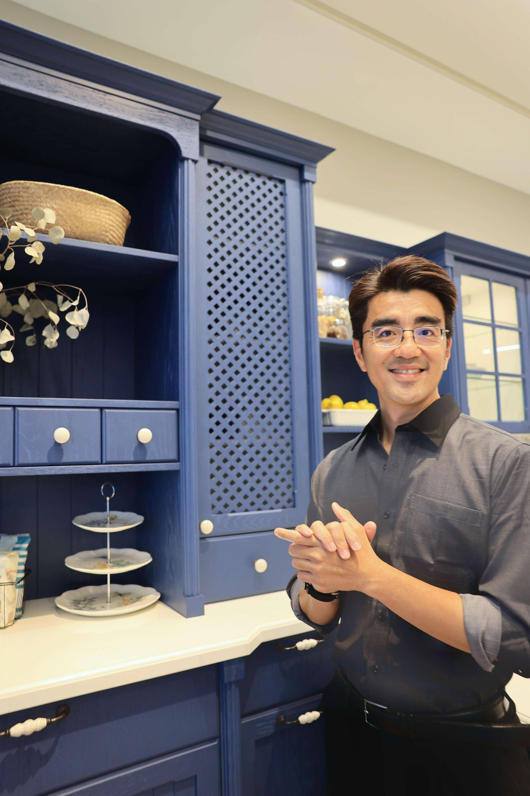 廚房，不應只是料理的場所，更是凝聚家庭情感、分享每日歡笑的中心。 我們是「毛經理團隊」，一個由設計師組成的專業團隊，專注於為台南地區追求品味的家庭，打造兼具美學與功能性的頂級廚房。我們深信，卓越的設計來自於傾聽，從您的生活習慣到對未來的夢想，都是我們設計圖上最重要的筆觸。 我們堅持選用頂級的材料與精湛的工藝，因為我們經手的每一套廚具，都承載著一個家庭的幸福。邀請您，與我們分享您對家的想像。